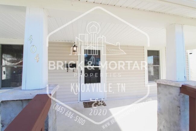 Building Photo - 404 E Emerald Ave