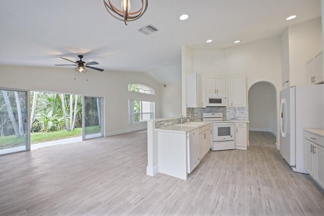 Building Photo - 172 Jones Creek Dr