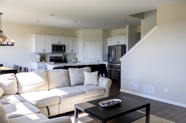 Building Photo - 10550 Azalea Dr