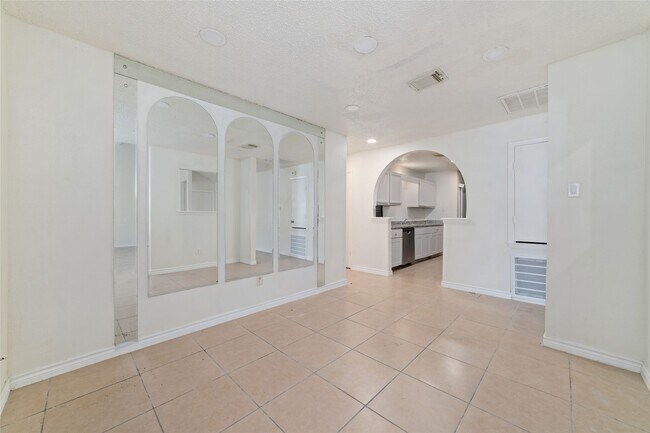 Building Photo - 5711 Longforest Dr