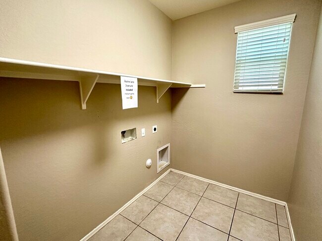 Building Photo - Exceptional 3BR home in gated Westridge Park! Loft, granite kitchen, stainless appliances, 2-car ...
