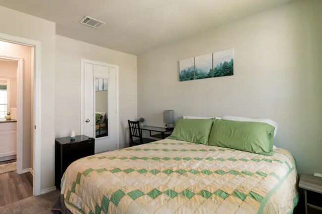 Building Photo - 8234 Glasgow Dr