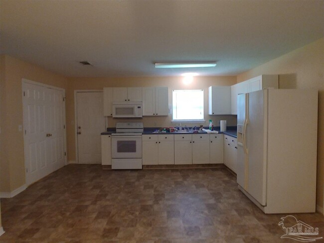 Building Photo - 4776 Eva Dr
