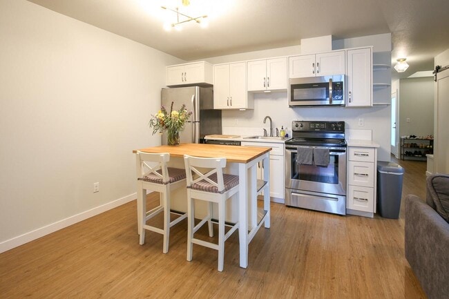 Building Photo - 2618 SE 51st Ave