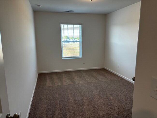 Building Photo - 2721 Yeager Dr NW