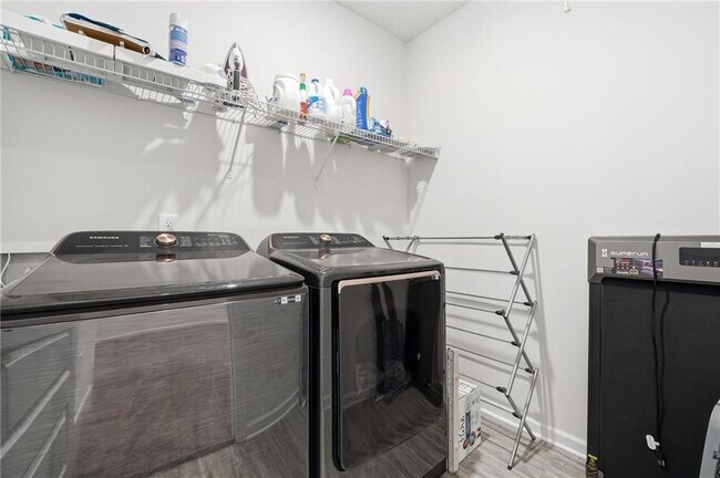 Building Photo - 3860 Pressley Ln