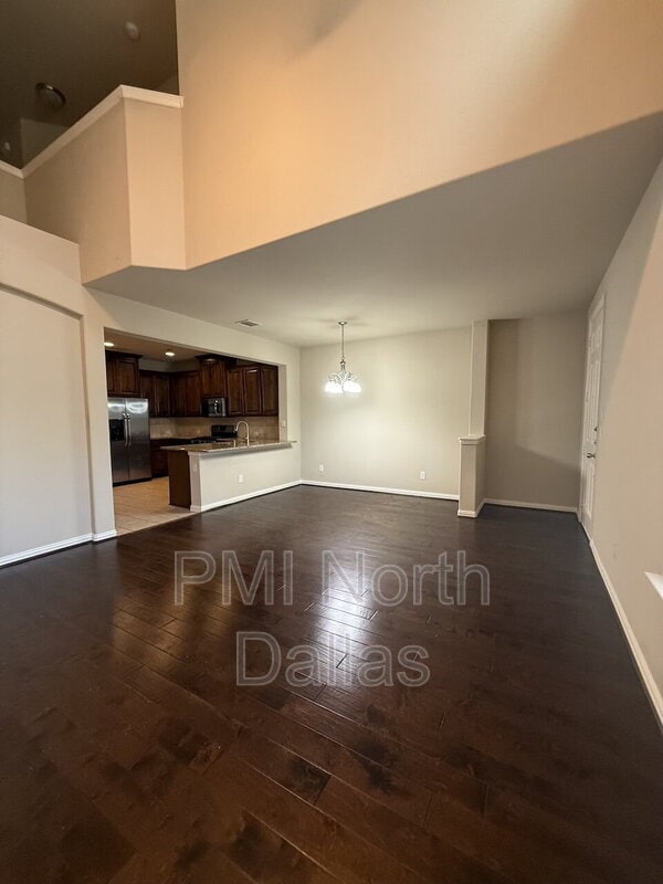 Primary Photo - 528 S Greenville Ave