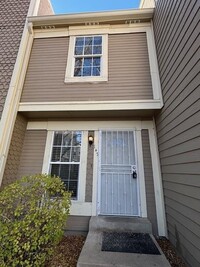 Building Photo - 1811 S Quebec Way