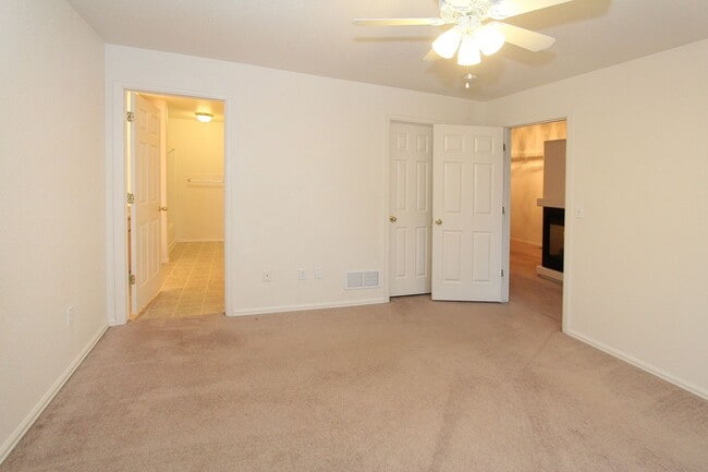 Building Photo - FEELS LIKE HOME! 2BD CONDO with MOUNTAIN VIEWS - Security Deposit Waiver Available