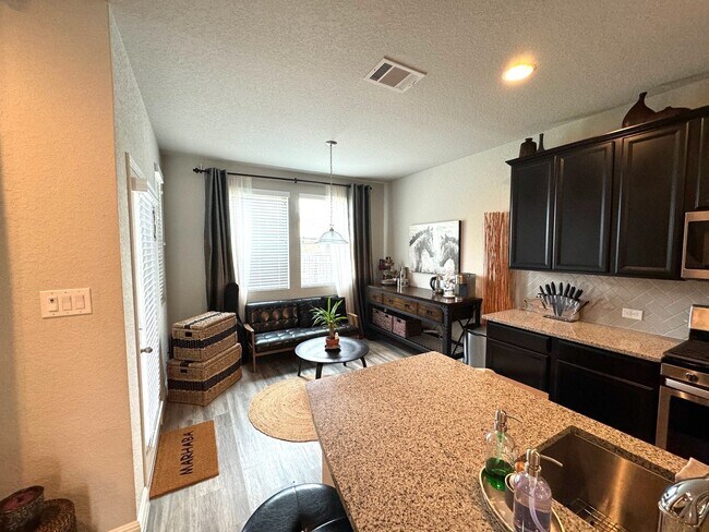 Building Photo - Modern 3-Bedroom Home Near Alamo Ranch with Covered Patio & Privacy Fence