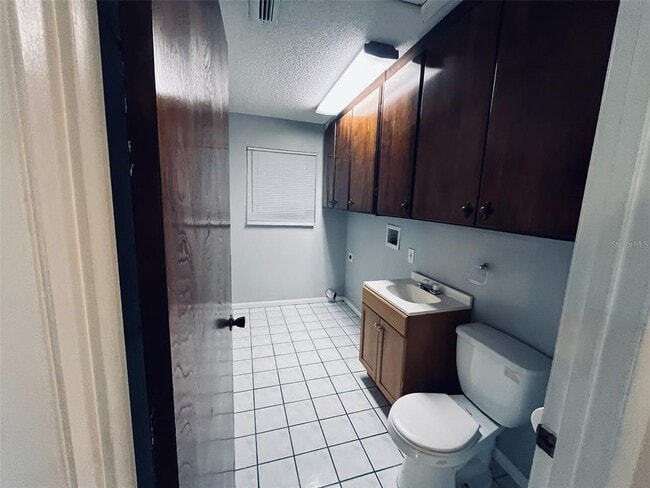 Building Photo - 39648 Meadowood Loop
