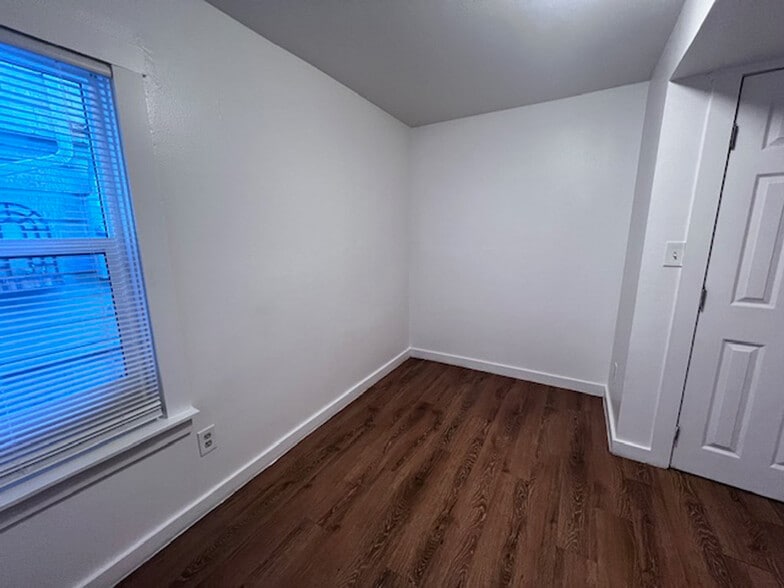 Building Photo - 699 30th St