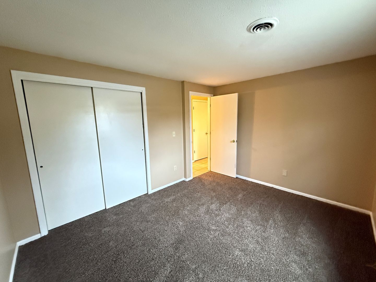 Building Photo - 5633 Bluebird Ct