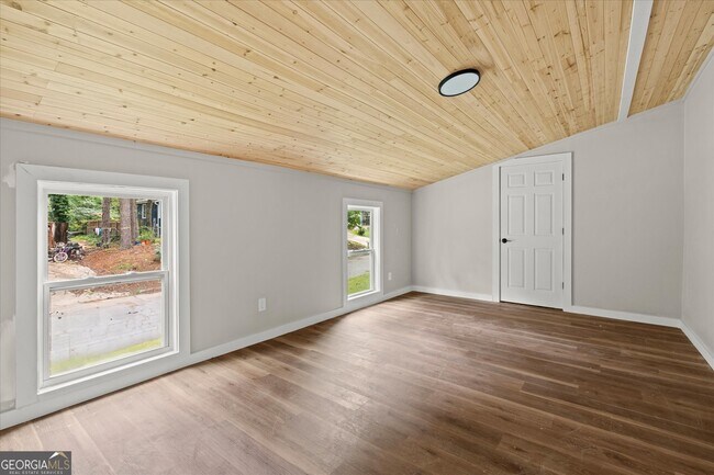 Building Photo - 3102 McKenzie Rd