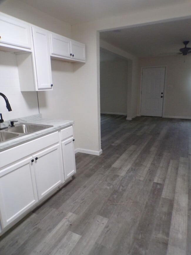 Building Photo - Great redo across the street form Pat Henry Elementary School