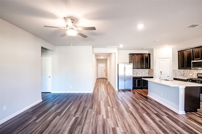 Building Photo - 1601 Longhorn Ranch Dr