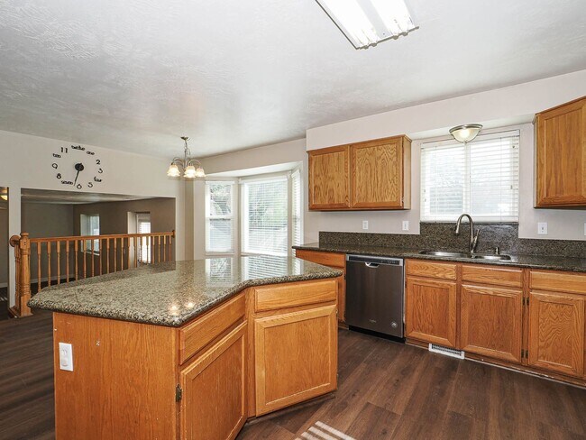 Building Photo - Beautiful House in West Jordan