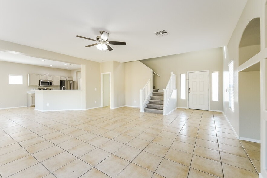 Building Photo - 4536 W Cottontail Rd