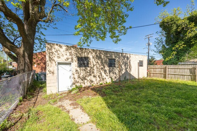 Building Photo - 2902 Barton Ave