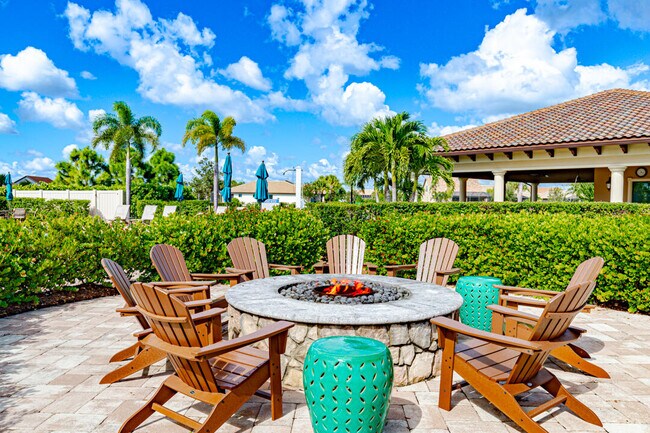 Building Photo - 559 SE Villandry Way