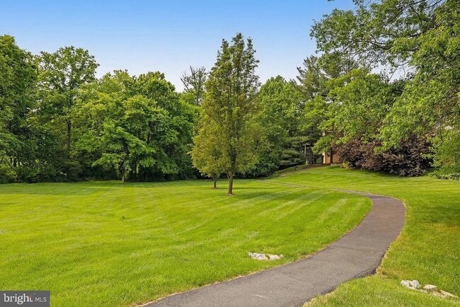 Building Photo - 37 Alden Ct