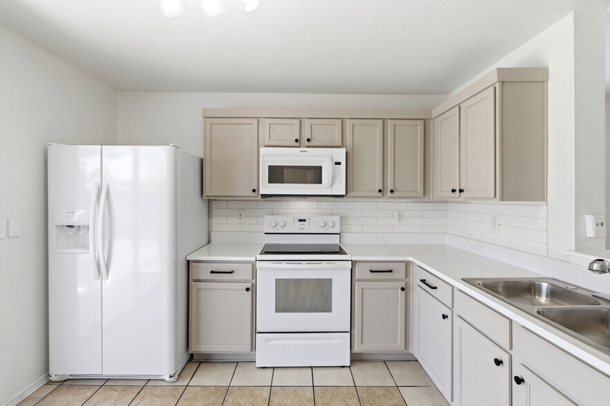 Building Photo - 6611 Walnut Valley Dr