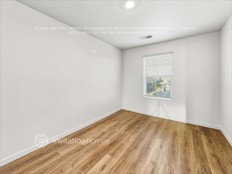 Building Photo - 289 S Uriah St
