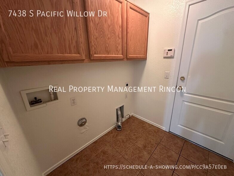 Building Photo - 7438 S Pacific Willow Dr
