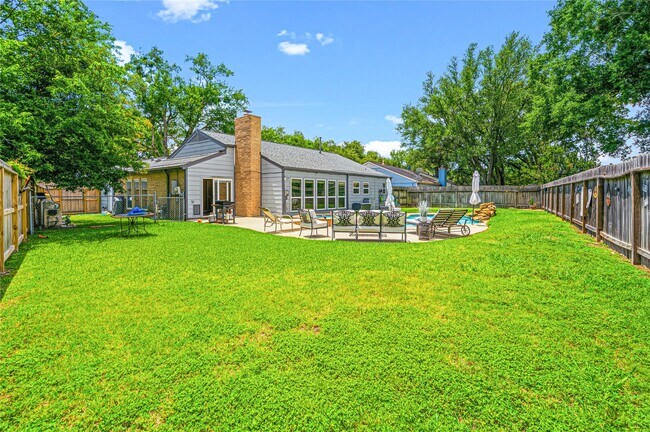 Building Photo - 1046 Apache Falls Dr