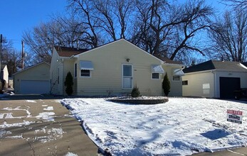 Building Photo - 904 S Cloudas Ave