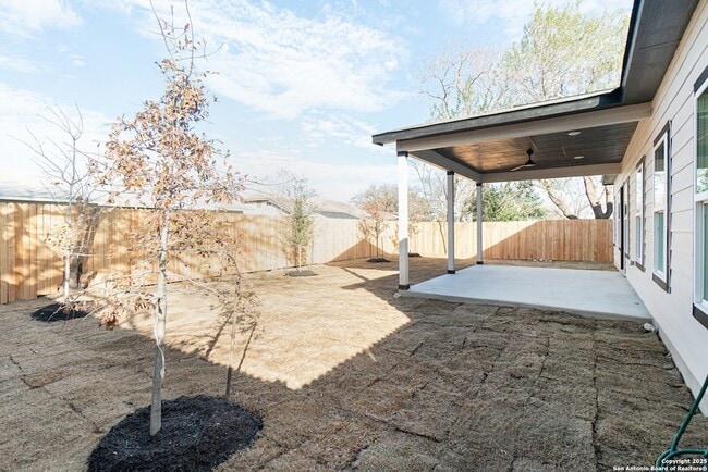 Building Photo - 5815 Tree View St