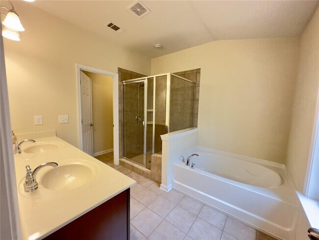 Building Photo - 4239 Laurel Creek Ct SE