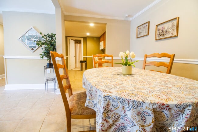 Building Photo - 14 Lake Dr N