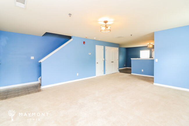 Building Photo - End-Unit 3-Bedroom Townhome