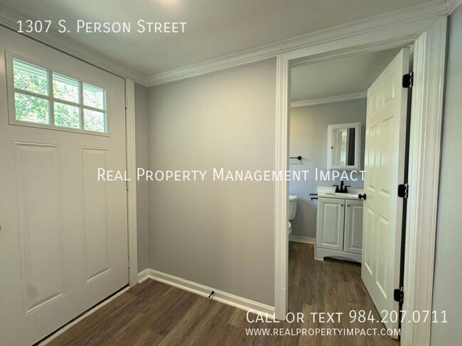 Building Photo - 1307 S Person St