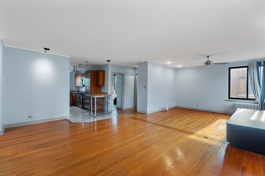 Building Photo - 1208 W Chase Ave
