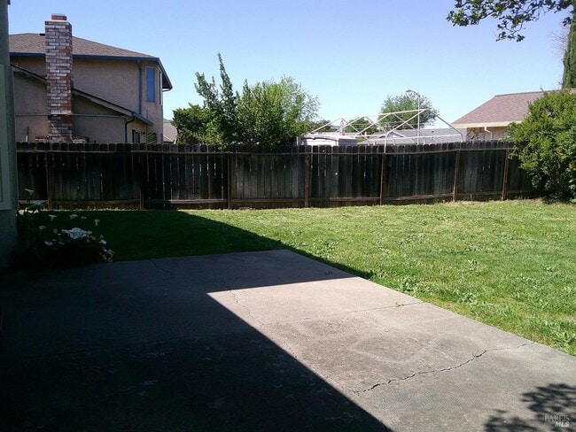 Building Photo - 785 Dogwood Cir