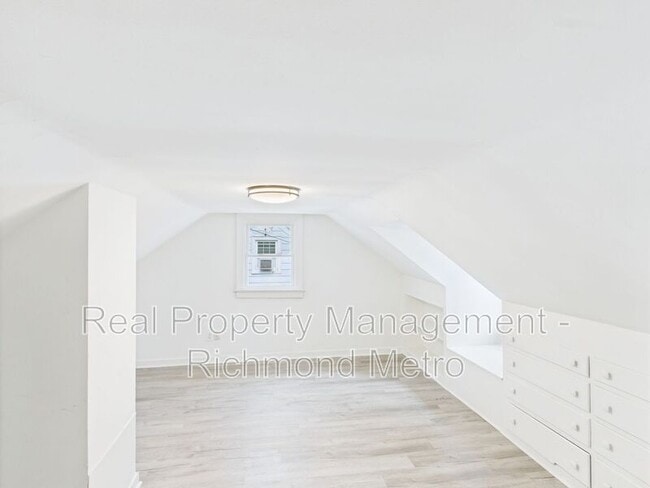 Building Photo - 3905 Larchmont Ln