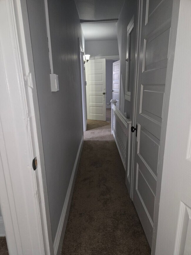 Building Photo - 315 E Morton St