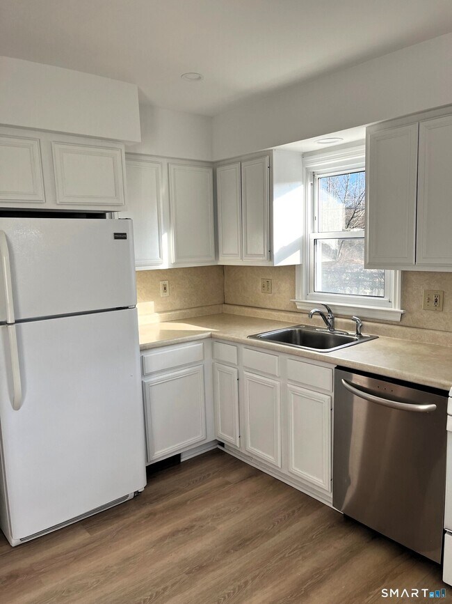 Building Photo - 98 Wooster St