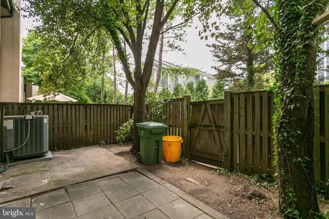 Building Photo - 4418 Roland Springs Dr