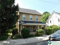 Building Photo - 1352 Main St