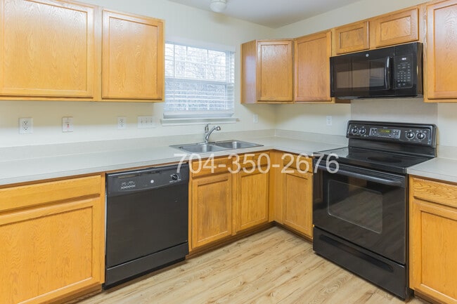 Building Photo - 1941 Pheasant Glen Rd