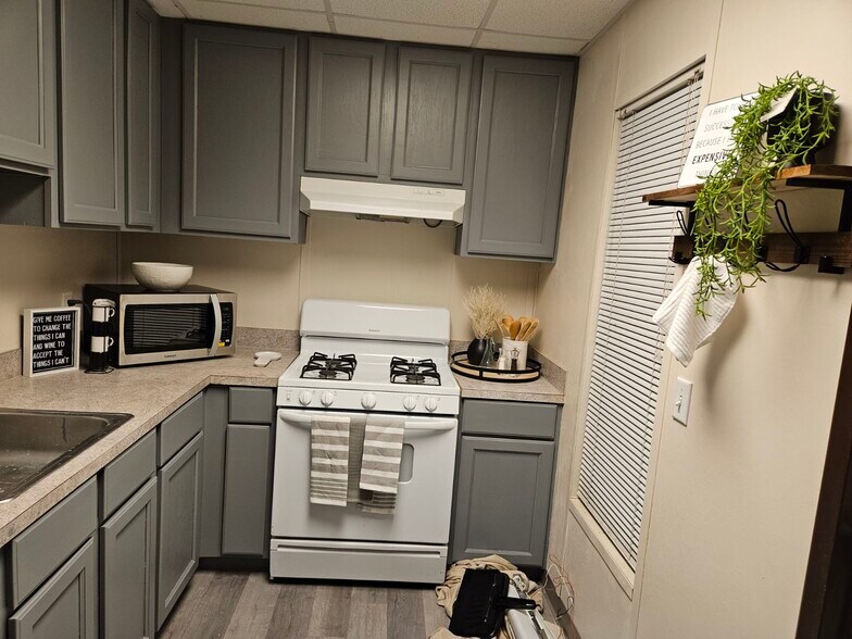 Building Photo - 12948 Ben Gurion St