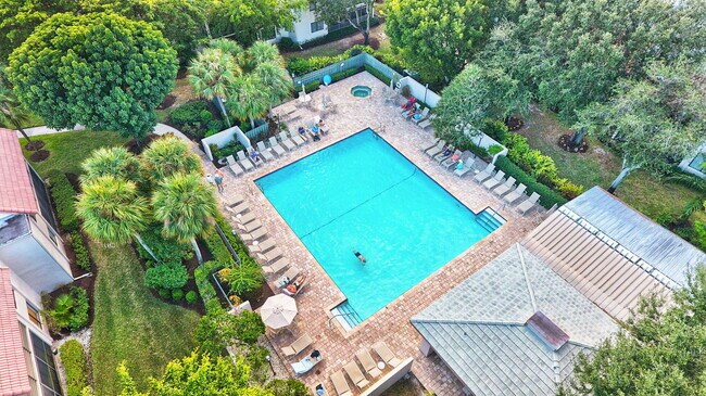Building Photo - 5560 Fairway Park Dr