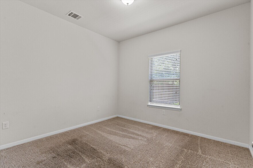 Building Photo - 2304 S Lakeline Blvd