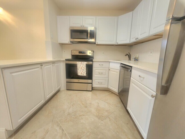 Building Photo - 209 Pine HOV Cir