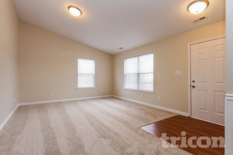 Building Photo - 4040 Dogwood Ln