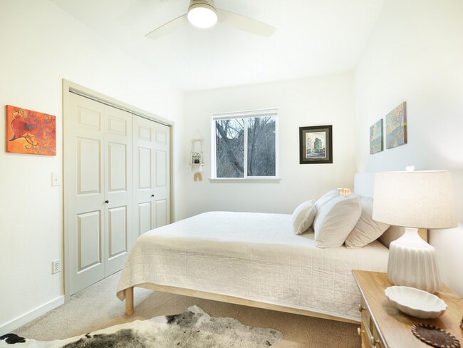 Building Photo - 190 E 7th Ave