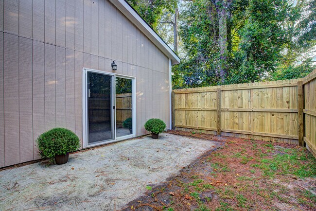 Building Photo - 180 Country Haven Dr